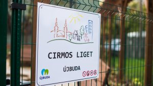 Cirmos liget néven várja látogatóit Őrmezőn a volt Idősek Parkja